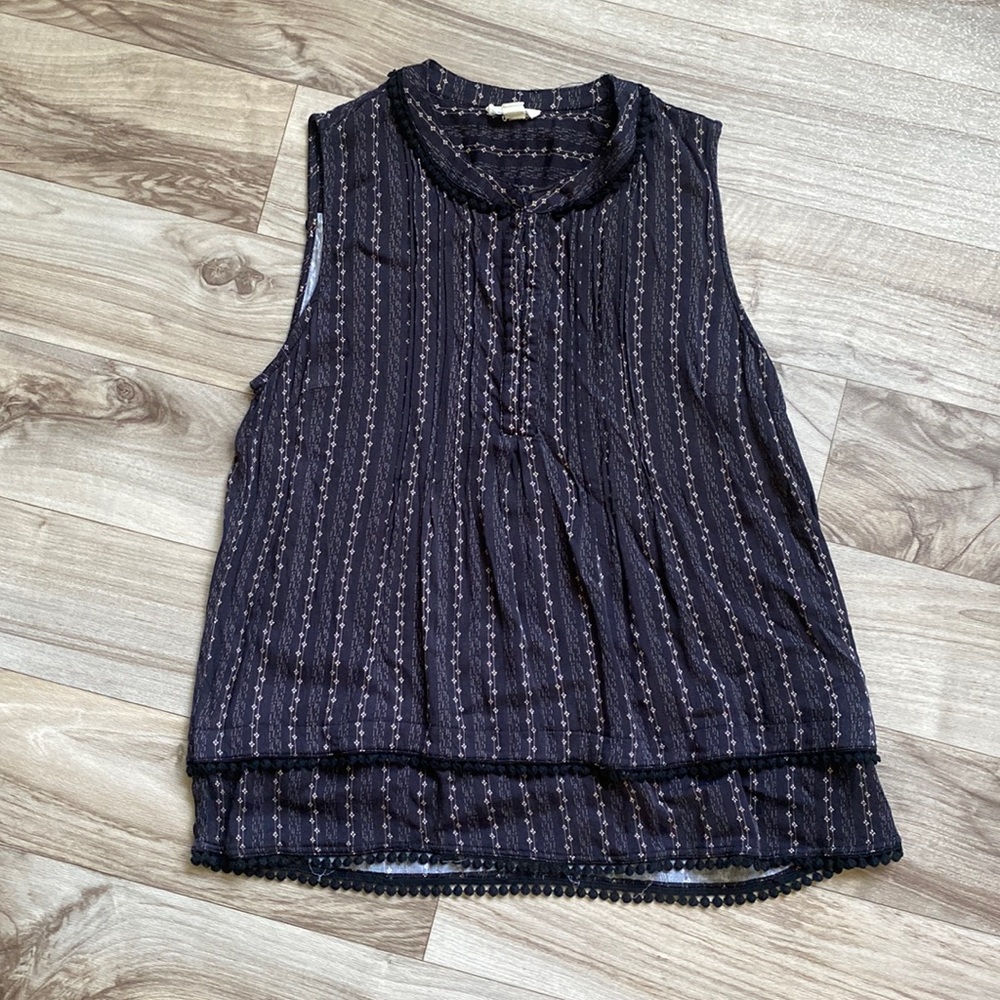 Black and tan tribal top